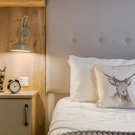Sandpiper - Stunning With Hot Tub Malton
