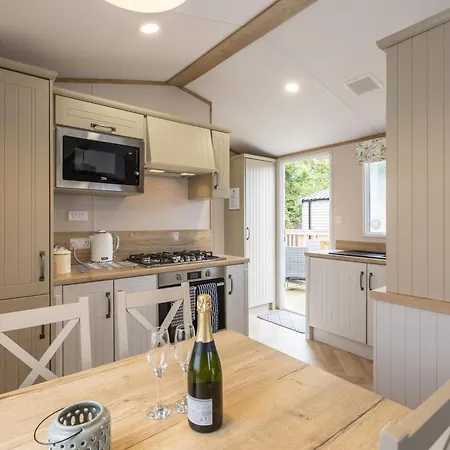 Sandpiper - Stunning With Hot Tub Malton