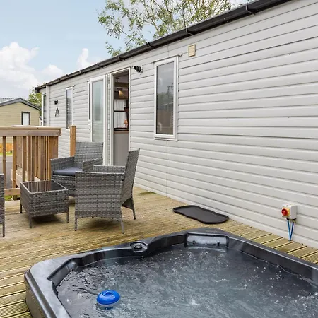 Sandpiper - Stunning With Hot Tub