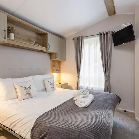 Sandpiper - Stunning With Hot Tub Malton